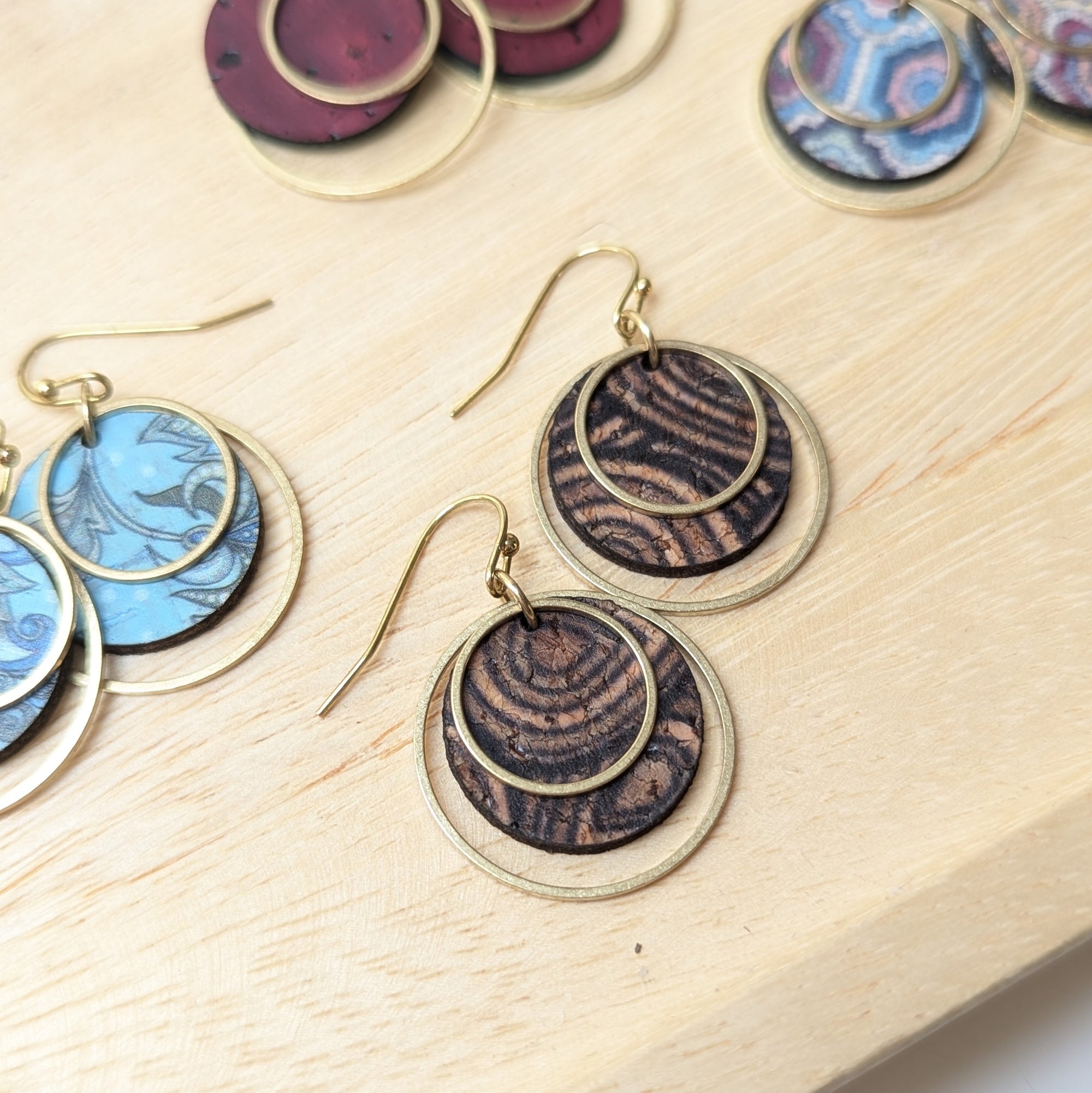 Circle Cork and Brass Earrings - Navy Gold