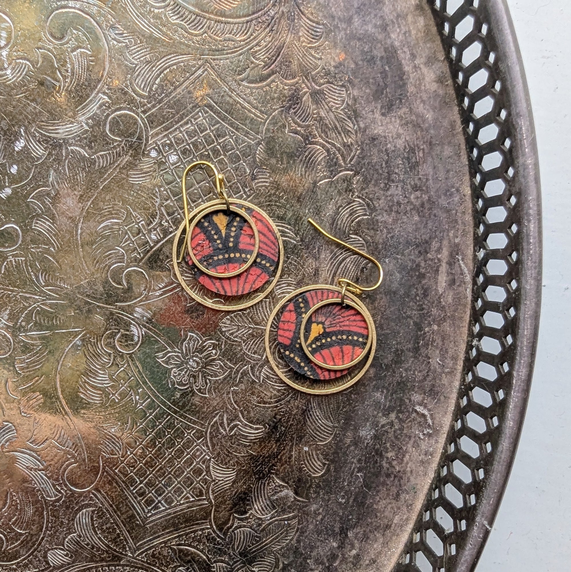 Circle Cork and Brass Earrings - Red Fan