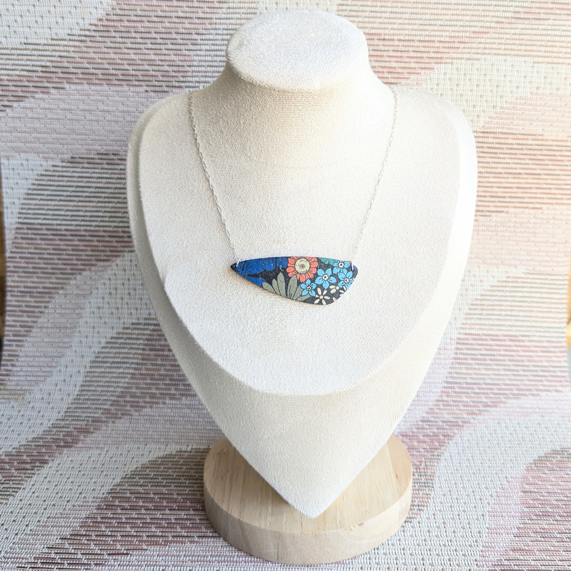 Sixties Floral Small Wing Necklace